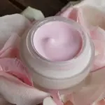Come curare la pelle secca delle mani con le creme